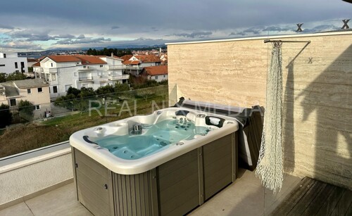 Thumbnail 6358397 - 6