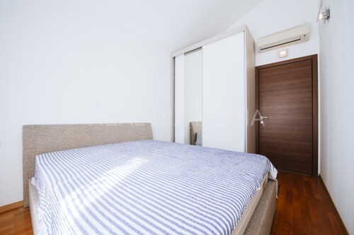 Thumbnail 6358398 - 9