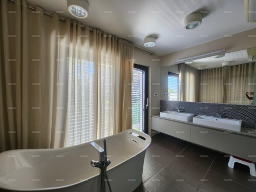 Thumbnail 6358402 - 24