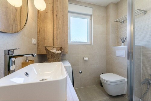 Thumbnail 6358429 - 10