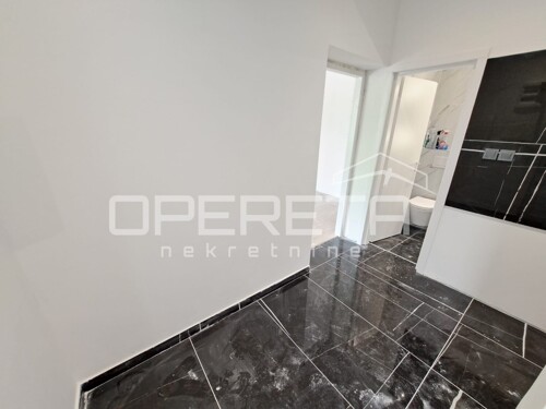 Thumbnail 6359551 - 4