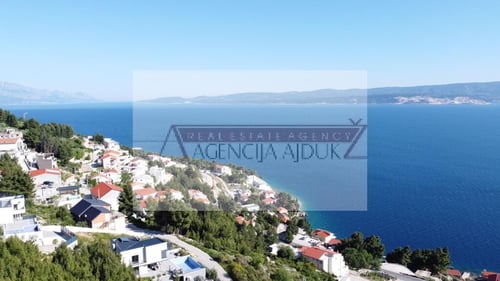 Omiš Čelina 498 m2 građevinsko zemljište - otvoren pogled na more