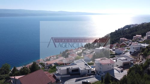 Omiš Čelina 498 m2 građevinsko zemljište - otvoren pogled na more