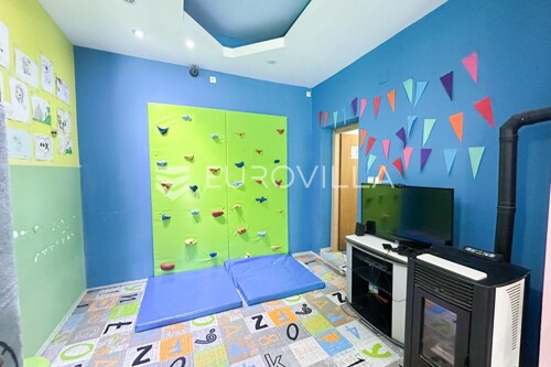 Thumbnail 6359780 - 5