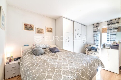 Thumbnail 6359796 - 5