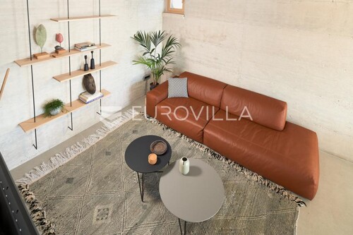 Thumbnail 6359798 - 6