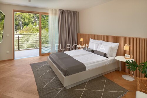 Thumbnail 6359798 - 13