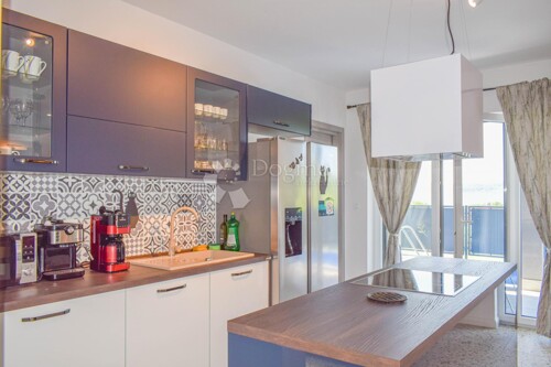 Thumbnail 6359835 - 3