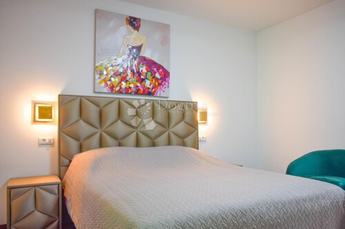 Thumbnail 6359835 - 12