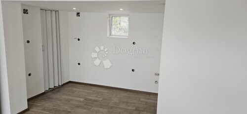 Thumbnail 6359836 - 9