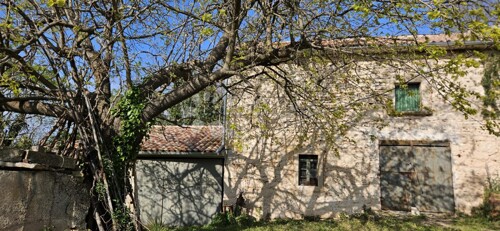 Kamena kuća za uređenje po želji