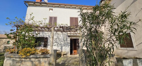 Kamena kuća i dvije konobe za uređenje po želji