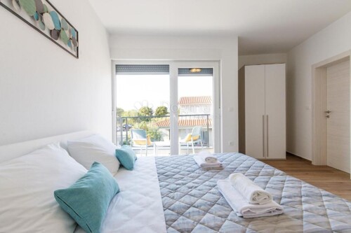 Thumbnail 6359842 - 10