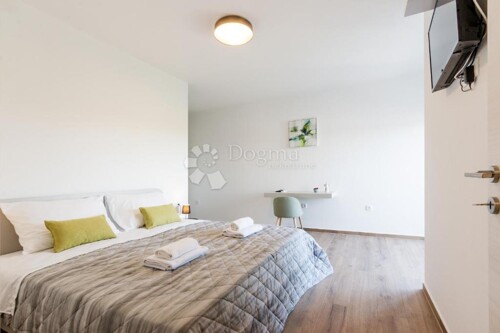 Thumbnail 6359842 - 9