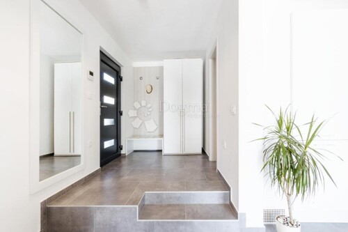 Thumbnail 6359842 - 3