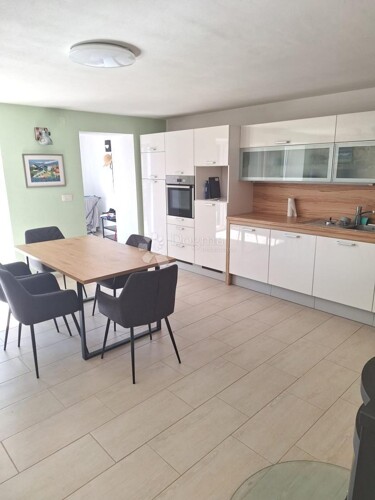 LABIN,1 km od mora.kamena kuća u nizu sa pogledom na more