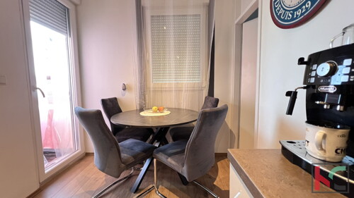 STAN, ŠIJANA, KOMPELTNO RENOVIRANI TROSOBNI STAN, LIFT #PRODAJA