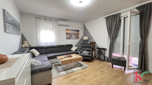 STAN, ŠIJANA, KOMPELTNO RENOVIRANI TROSOBNI STAN, LIFT #PRODAJA