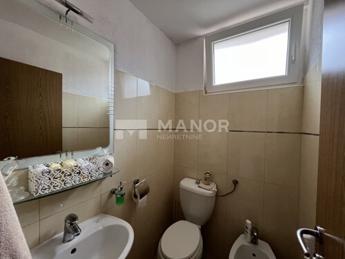 Thumbnail 6359920 - 10