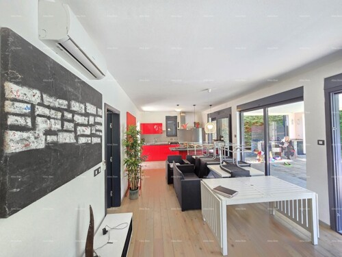 Kuća Prizemnica s bazenom!