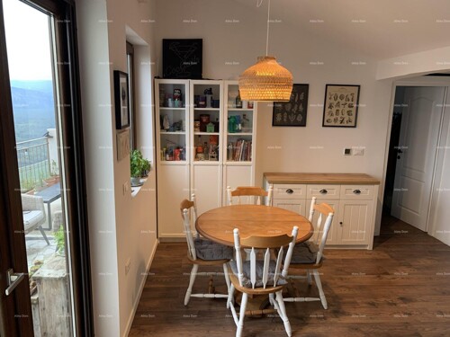 Kuća Prekrasna renovirana kuća s pogledom i poslovnim prostorom