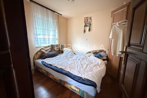 Thumbnail 6360121 - 3