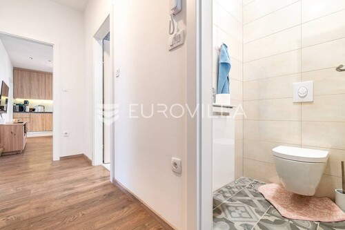 Thumbnail 6360122 - 6