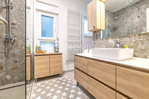 Thumbnail 6360122 - 5