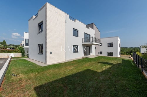 Istra - Poreč, stan u prizemlju sa vrtom, 3 spavaće sobe, 50