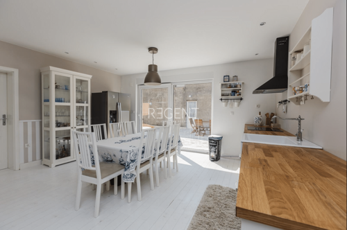 Kaštela, Kaštel Lukšić - Trosoban stan 139 m2 s prostranim vrtom 154 m2