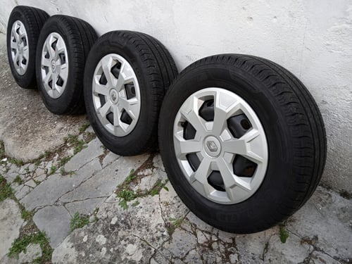 Renault trafic originalne felge sa gumama