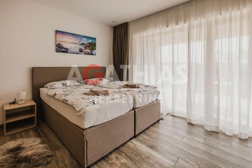 Novigrad, stan 115 m² 2S + DB, parking, vrt