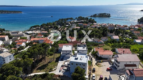 OTOK RAB, BANJOL - Ekskluzivan stan u prizemlju s bazenom
