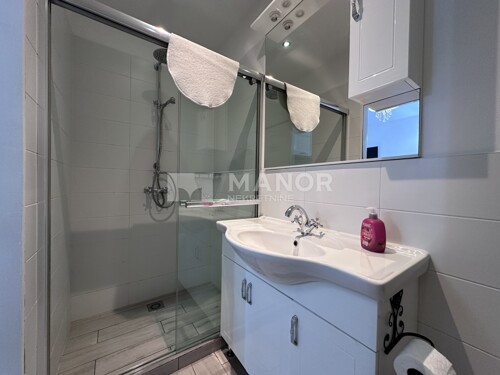 Thumbnail 6360368 - 4