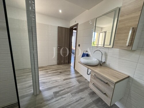 Thumbnail 6360742 - 16