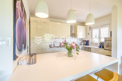 Thumbnail 6360743 - 4