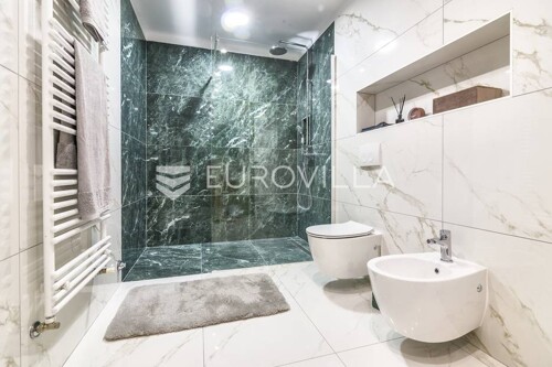 Thumbnail 6360745 - 13