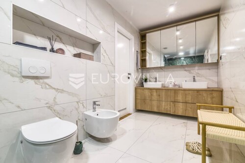 Thumbnail 6360745 - 12