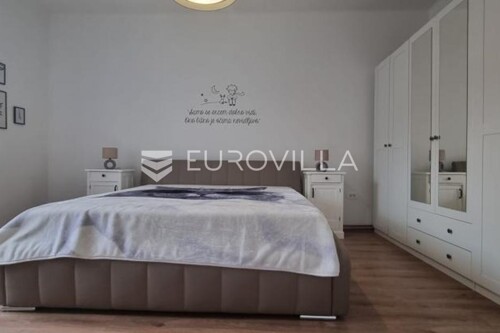 Thumbnail 6360748 - 5