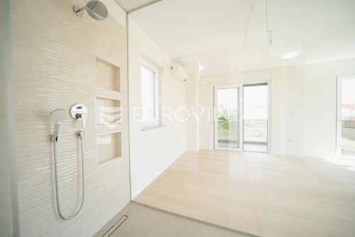 Thumbnail 6360754 - 16