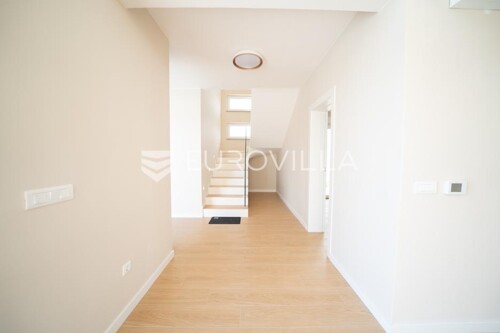 Thumbnail 6360754 - 10