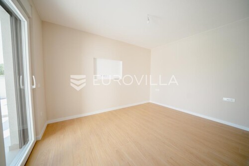 Thumbnail 6360754 - 12