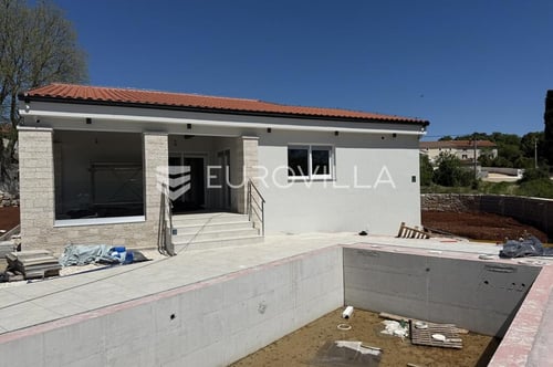 Istra, Sošići okolica - predivna nova prizemnica 142.60 m2 s bazenom na mir...