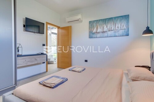 Thumbnail 6360780 - 12