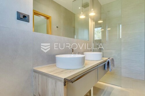 Thumbnail 6360780 - 11