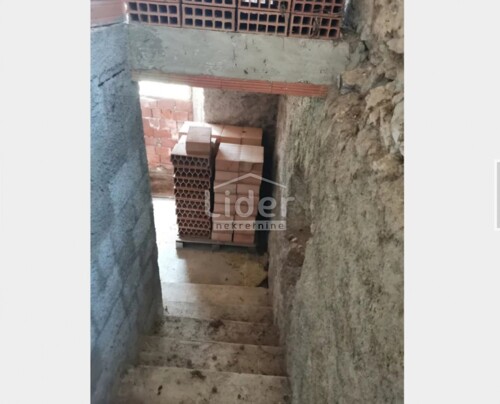 Kuća za renovaciju,Lič