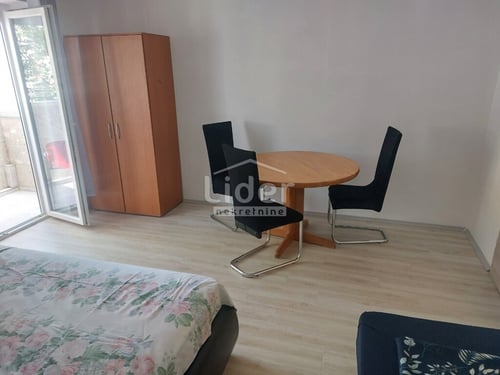 Garsonijera,Kraljevica prvi red do mora