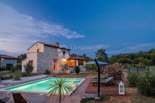 Kanfanar, prekrasna kamena vila okružena prirodom