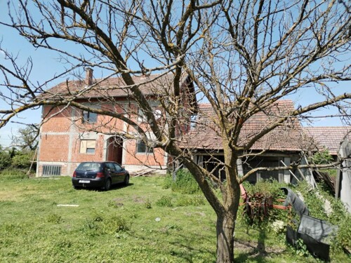 Odlična prilika! Kuća za adaptaciju s velikim zemljištem