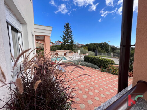 Thumbnail 6360818 - 14